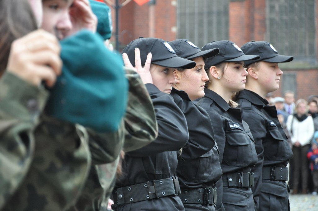 Uczniowie klas mundurowych ślubowali w Rynku