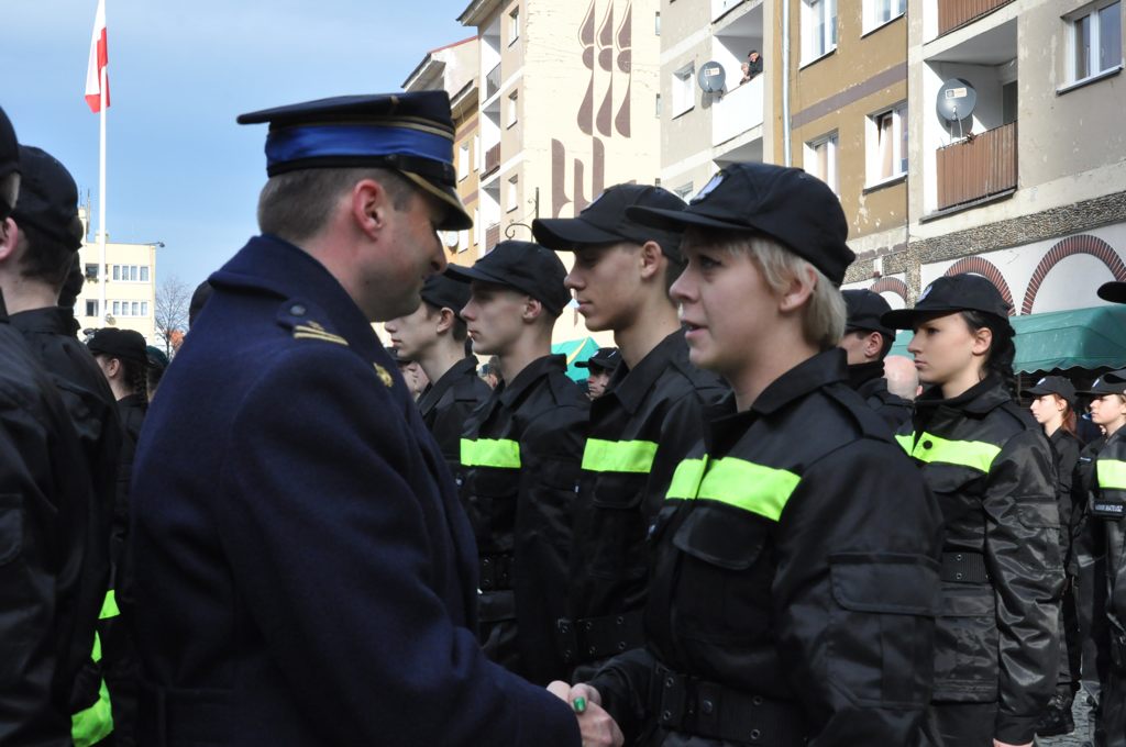 Uczniowie klas mundurowych ślubowali w Rynku