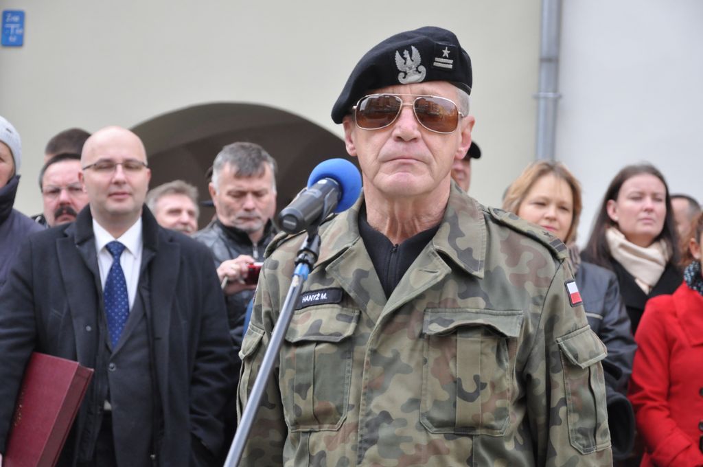 Uczniowie klas mundurowych ślubowali w Rynku