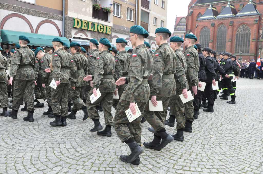 Uczniowie klas mundurowych ślubowali w Rynku