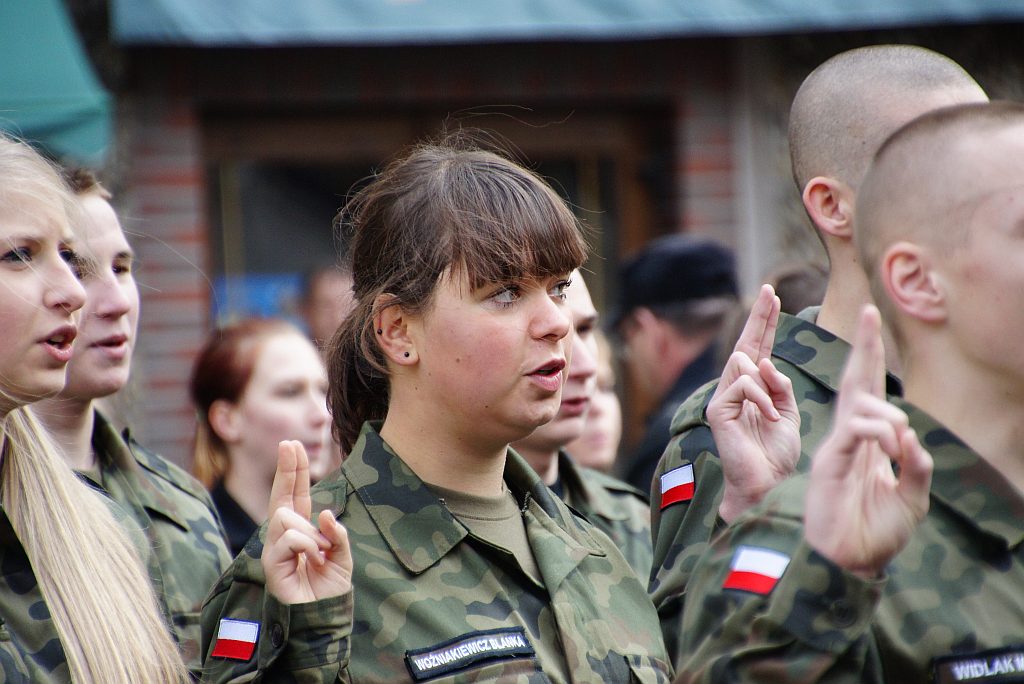Uczniowie klas mundurowych ślubowali w Rynku