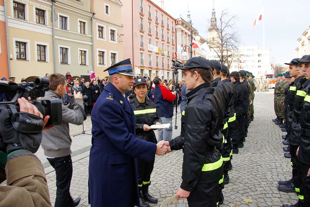 Uczniowie klas mundurowych ślubowali w Rynku