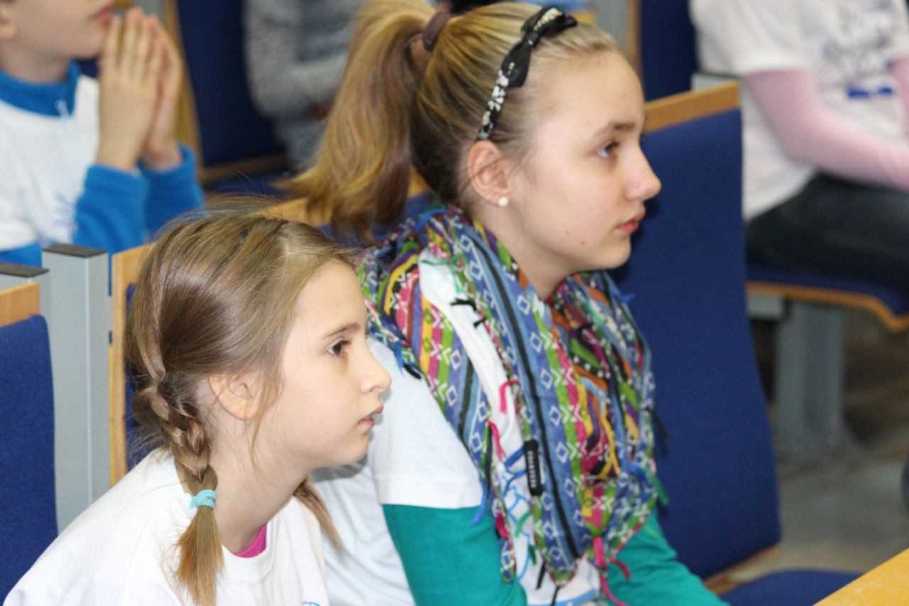 Chemiczne eksperymenty na Dziecięcym Uniwersytecie