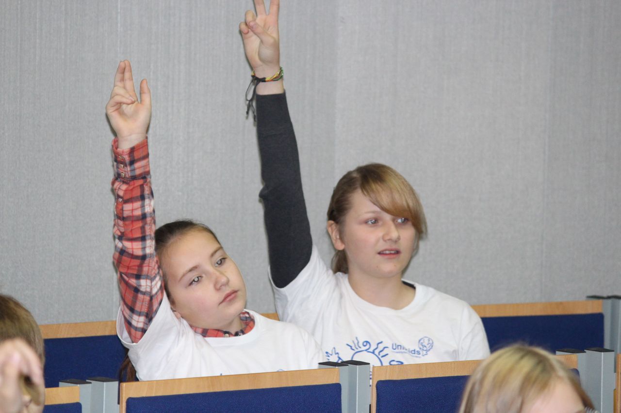 Chemiczne eksperymenty na Dziecięcym Uniwersytecie