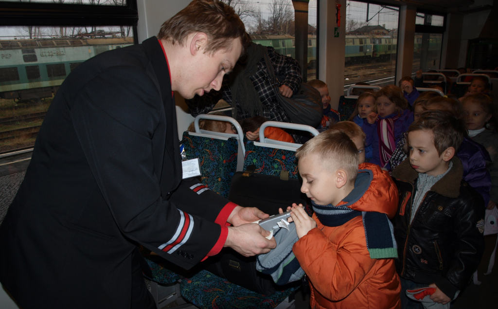 Niespodzianka dla maluchów na Dzień Kolejarza