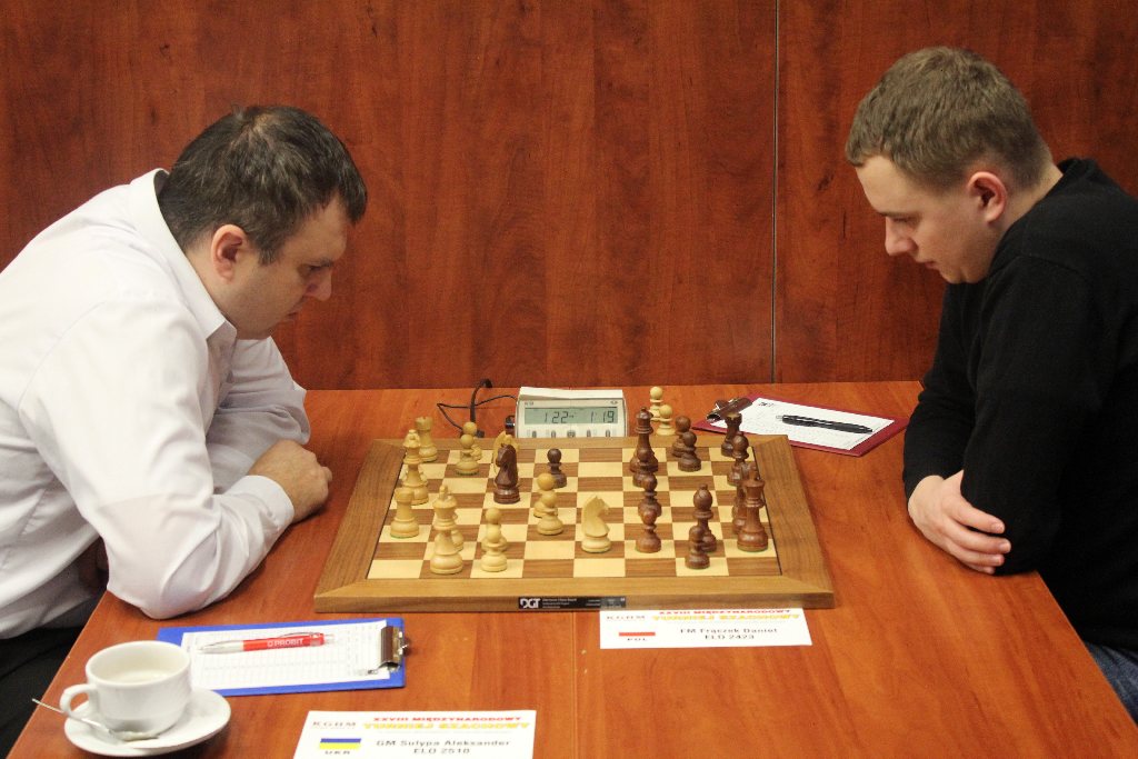 Zawodnik Miedzi prowadzi w szachowym turnieju