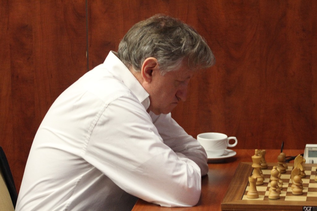 Zawodnik Miedzi prowadzi w szachowym turnieju