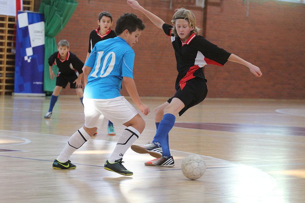 Międzynarodowy Halowy Turniej Mikołajkowy w Piłce Nożnej cz1