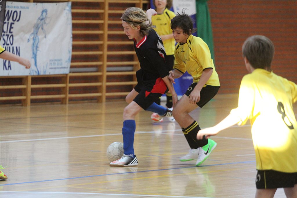 Międzynarodowy Halowy Turniej Mikołajkowy w Piłce Nożnej cz1