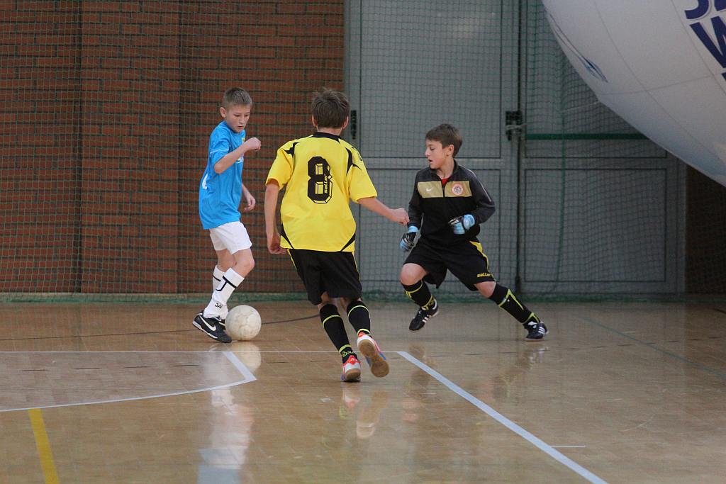 Międzynarodowy Halowy Turniej Mikołajkowy w Piłce Nożnej cz1