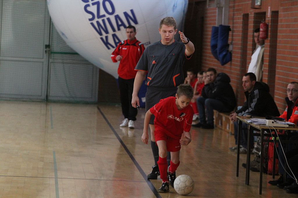 Międzynarodowy Halowy Turniej Mikołajkowy w Piłce Nożnej cz1