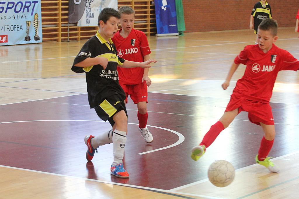 Międzynarodowy Halowy Turniej Mikołajkowy w Piłce Nożnej cz1