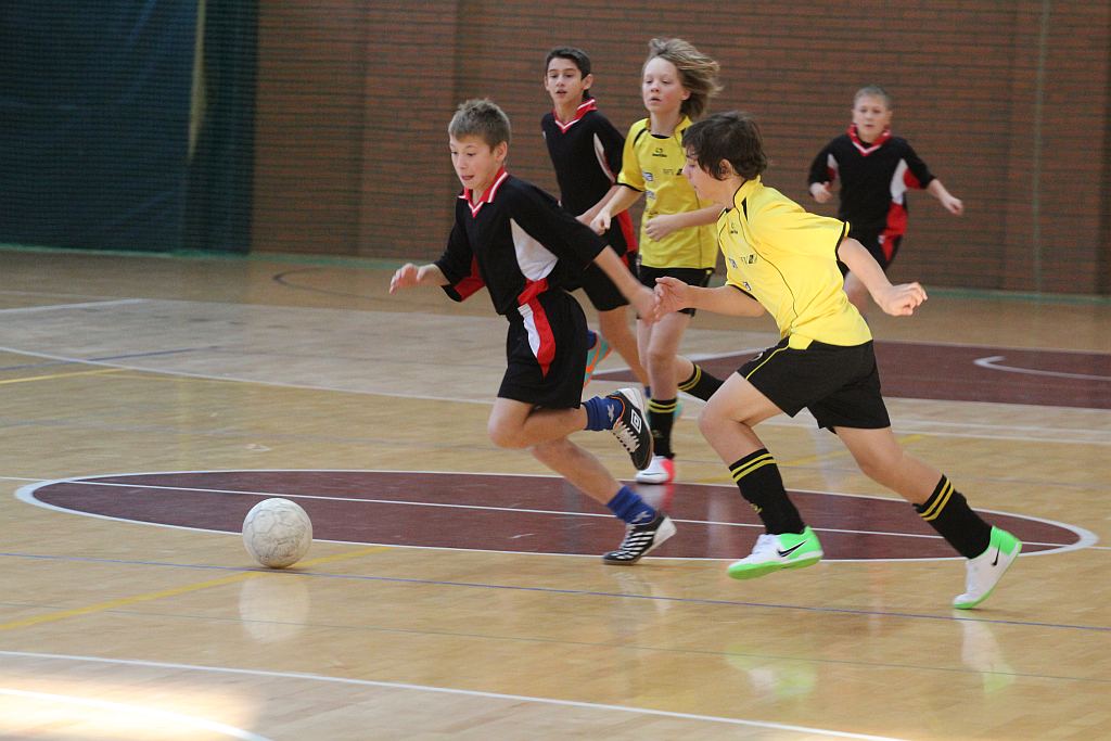 Międzynarodowy Halowy Turniej Mikołajkowy w Piłce Nożnej cz1