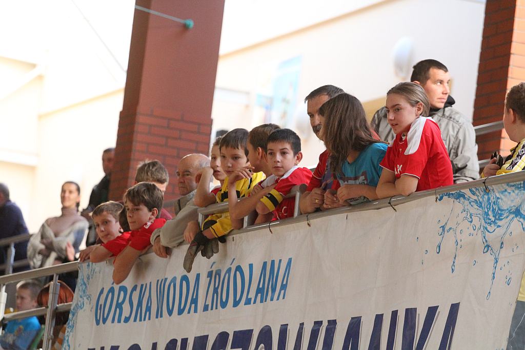 Międzynarodowy Halowy Turniej Mikołajkowy w Piłce Nożnej cz1