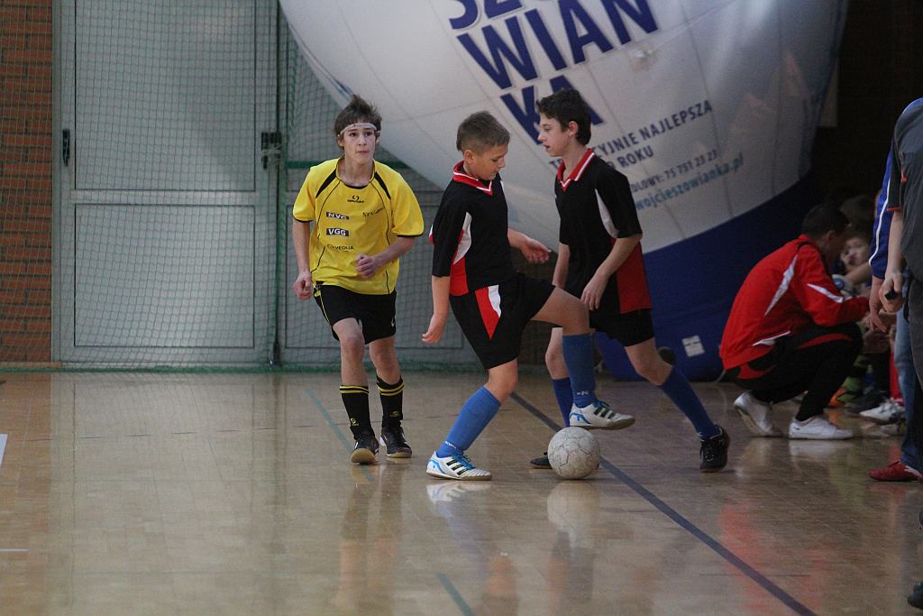 Międzynarodowy Halowy Turniej Mikołajkowy w Piłce Nożnej cz1