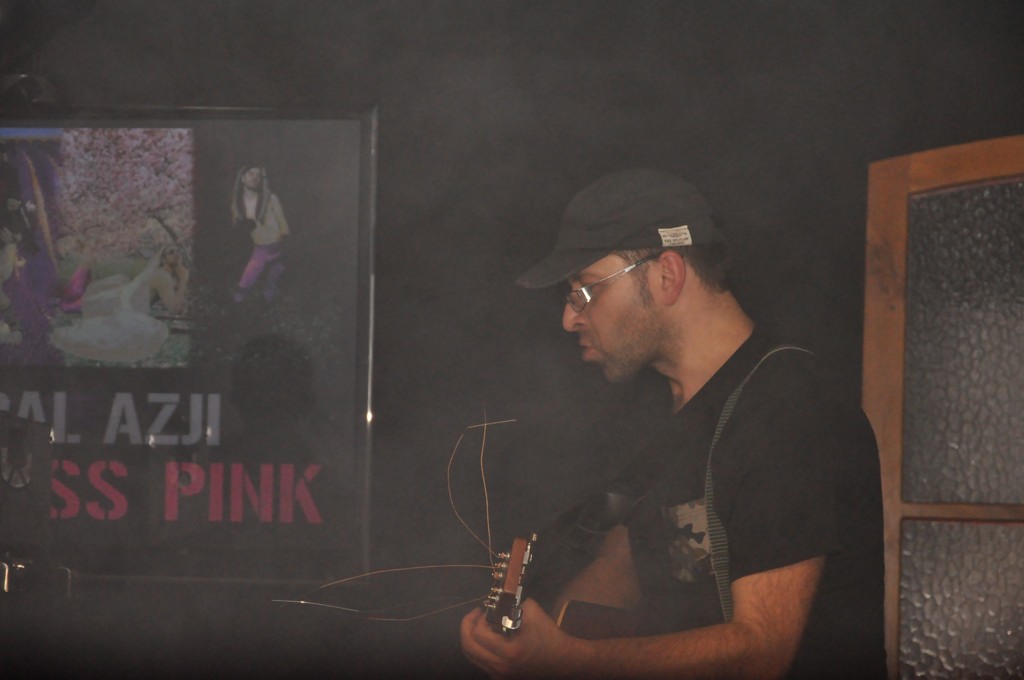 Sztywny Pal Azji w Spiżarni