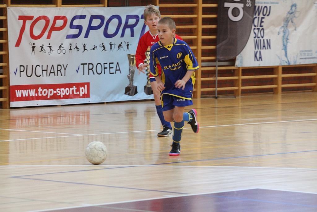 Międzynarodowy Halowy Turniej Mikołajkowy w Piłce Nożnej cz1