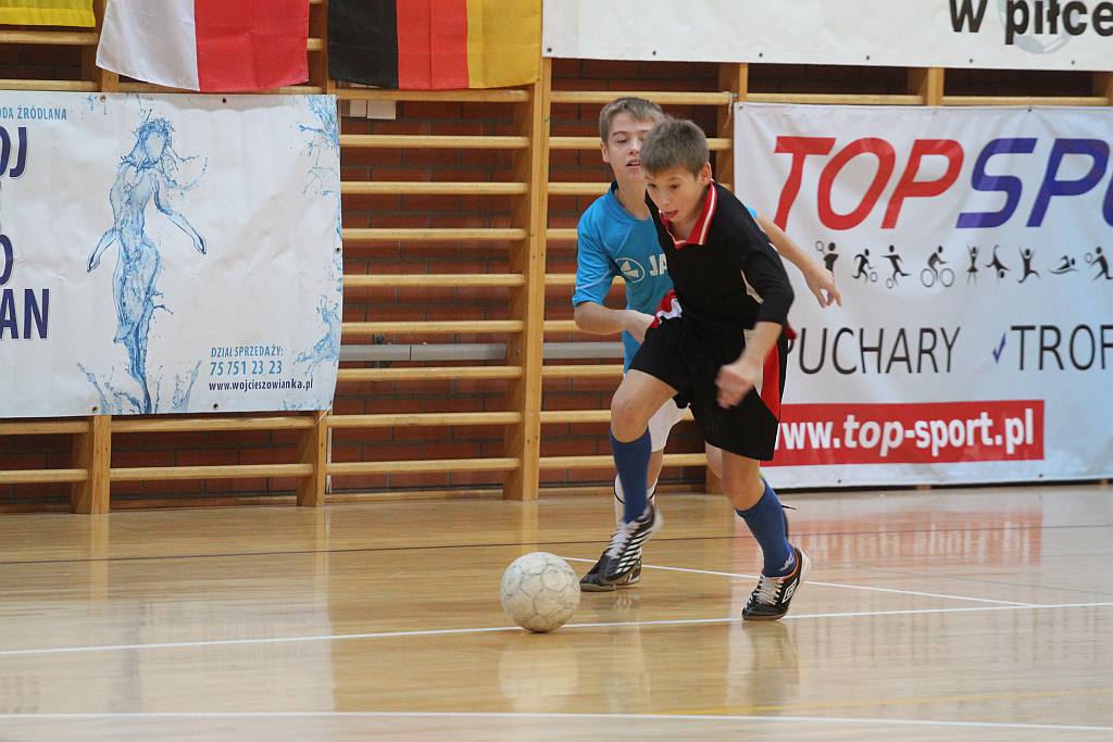 Międzynarodowy Halowy Turniej Mikołajkowy w Piłce Nożnej cz1