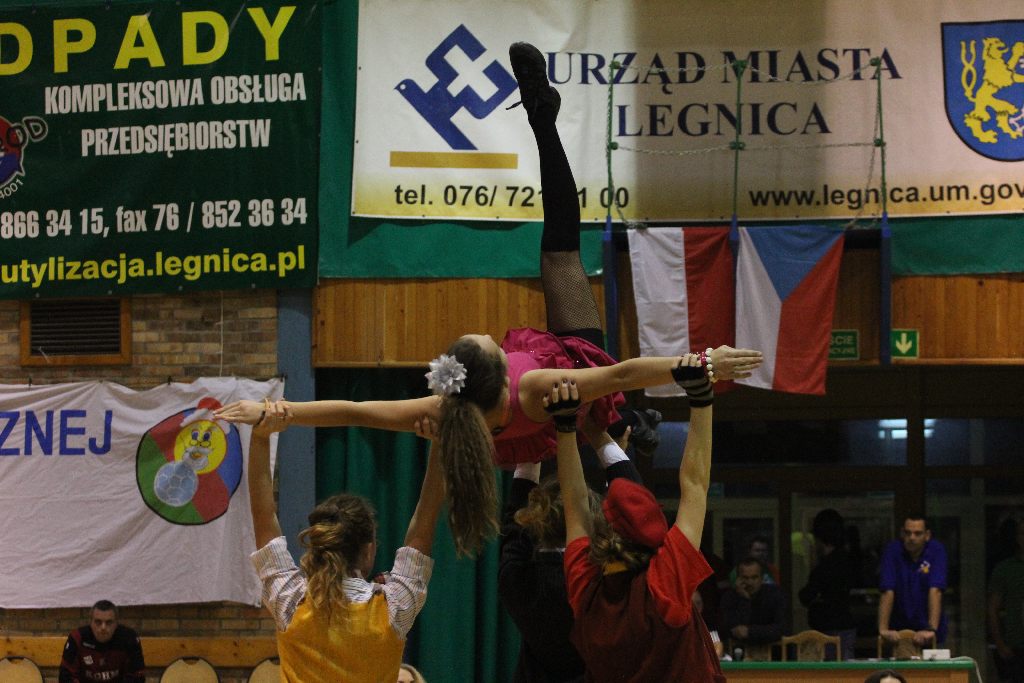 Występ zespołu FLESZ podczas meczu Siódemki