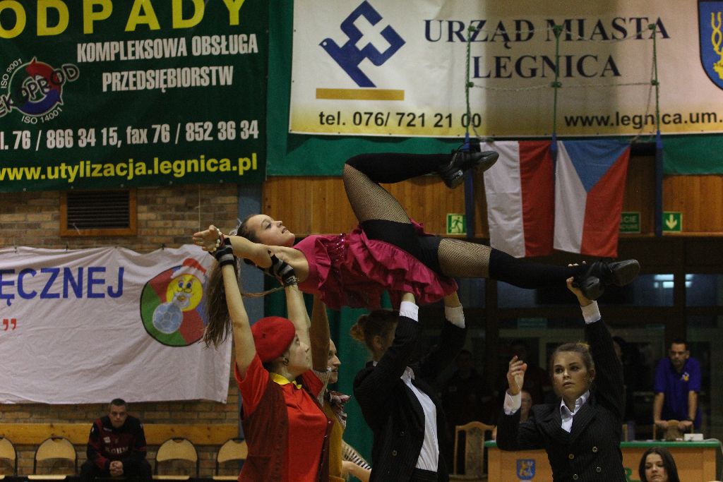 Występ zespołu FLESZ podczas meczu Siódemki