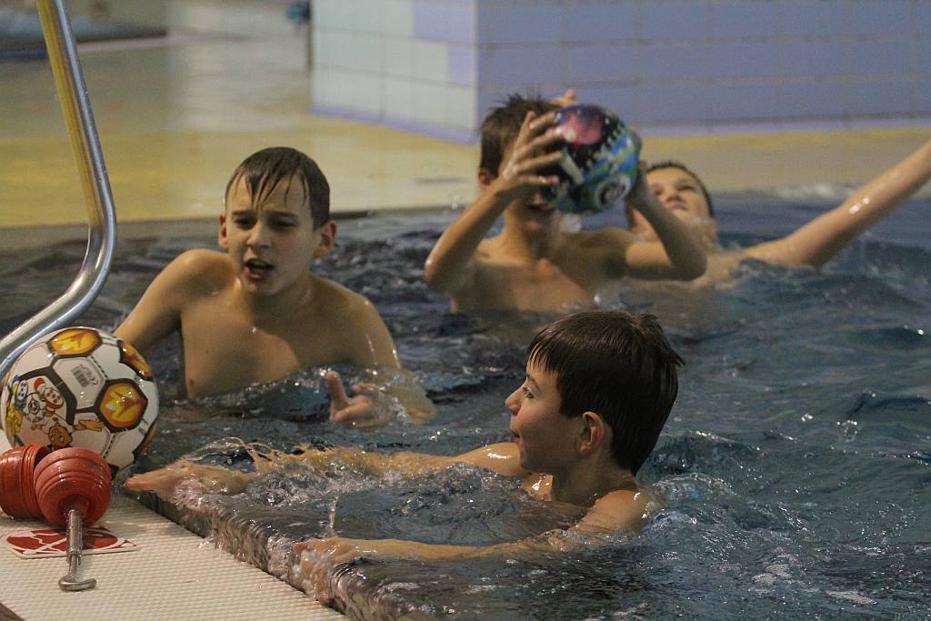 Międzynarodowy Halowy Turniej Mikołajkowy w Piłce Nożnej cz2