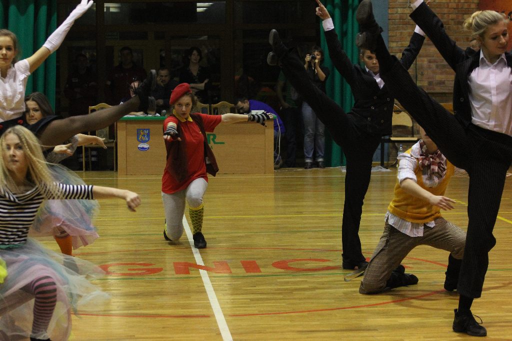 Występ zespołu FLESZ podczas meczu Siódemki