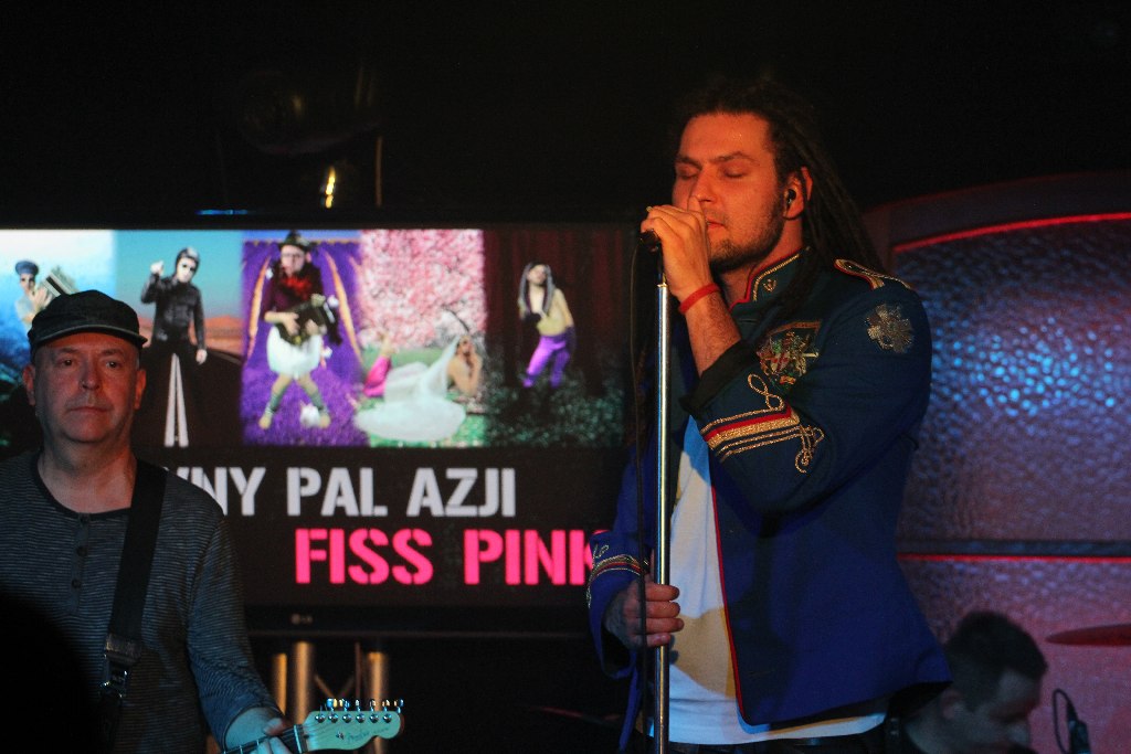 Sztywny Pal Azji w Spiżarni