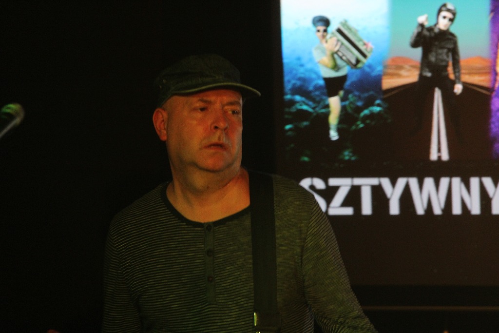 Sztywny Pal Azji w Spiżarni