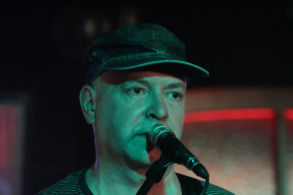 Sztywny Pal Azji w Spiżarni