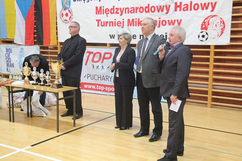Międzynarodowy Halowy Turniej Mikołajkowy w Piłce Nożnej cz4