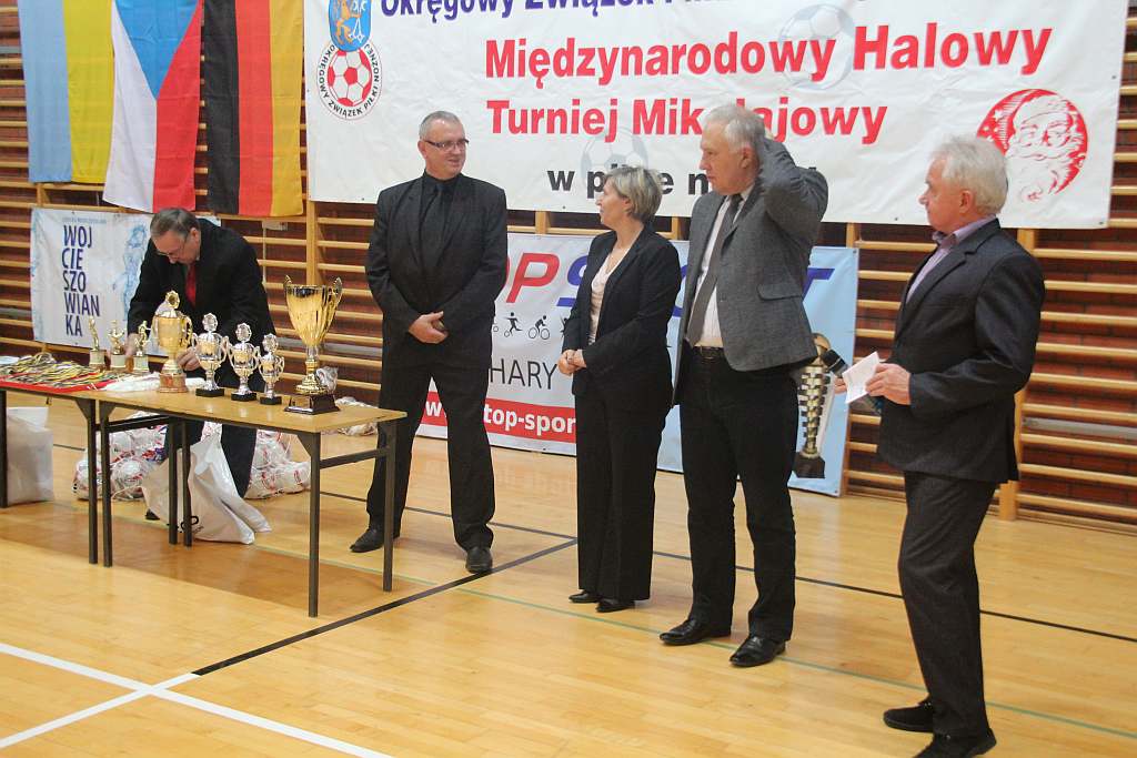 Międzynarodowy Halowy Turniej Mikołajkowy w Piłce Nożnej cz4