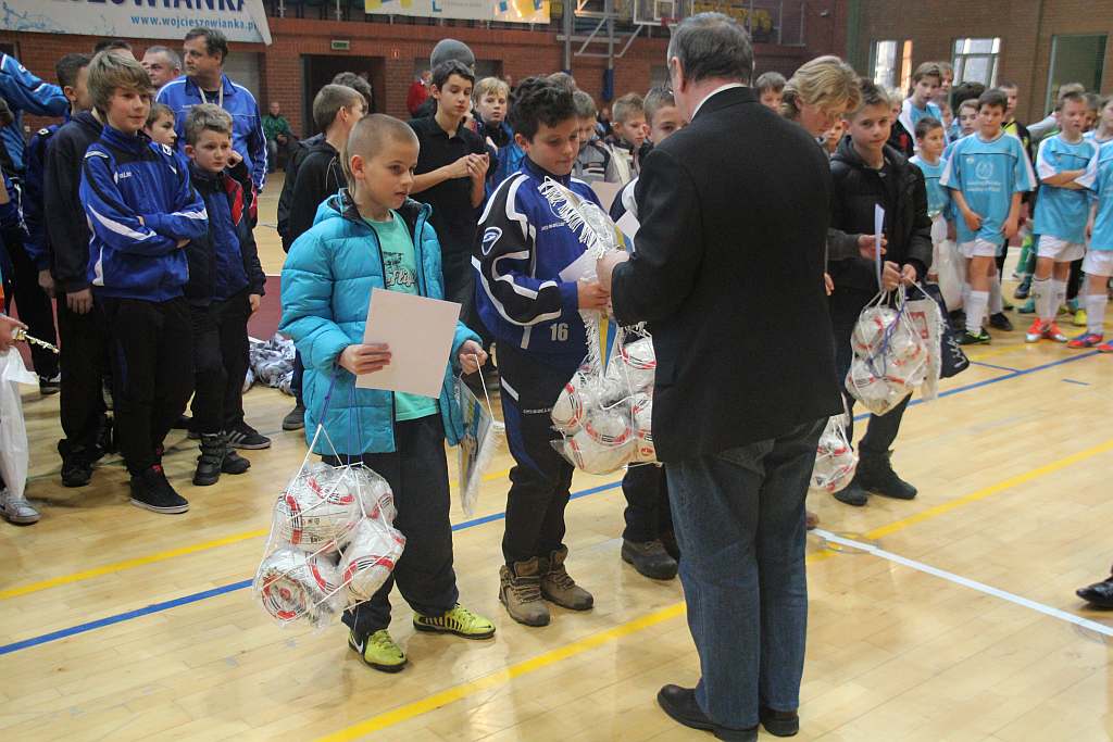 Międzynarodowy Halowy Turniej Mikołajkowy w Piłce Nożnej cz4