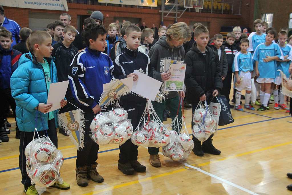 Międzynarodowy Halowy Turniej Mikołajkowy w Piłce Nożnej cz4