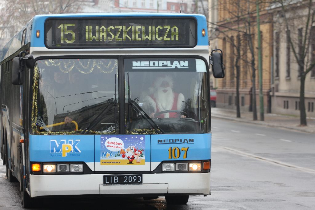 Święty Mikołaj kieruje „piętnastką”