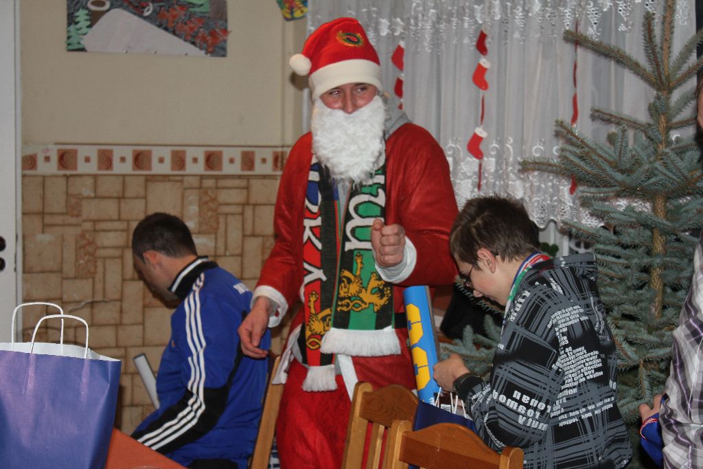 Piłkarze Miedzi w Domu Dziecka