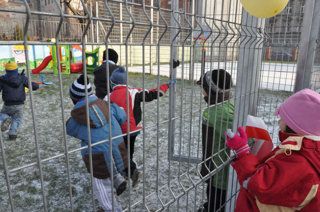 Mikołaj sprezentował plac zabaw uczniom SP nr 1