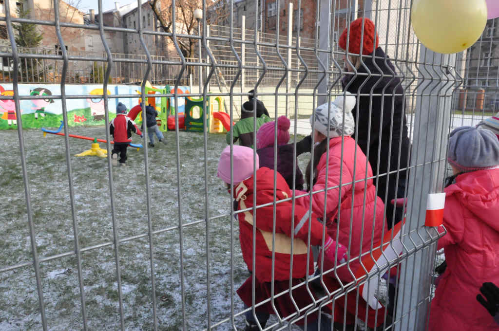 Mikołaj sprezentował plac zabaw uczniom SP nr 1