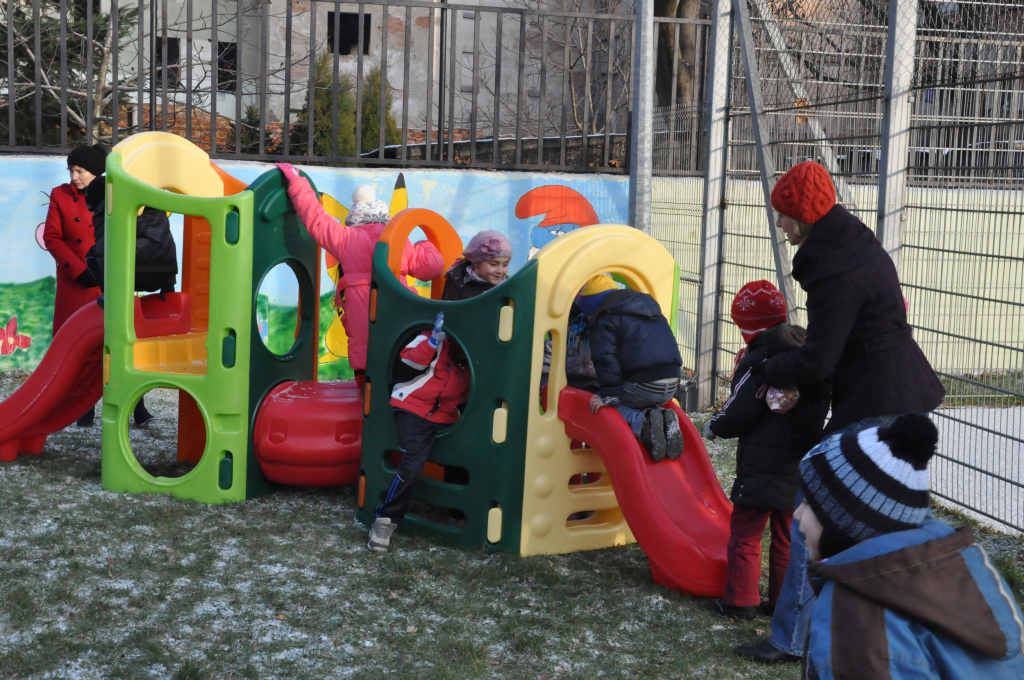 Mikołaj sprezentował plac zabaw uczniom SP nr 1