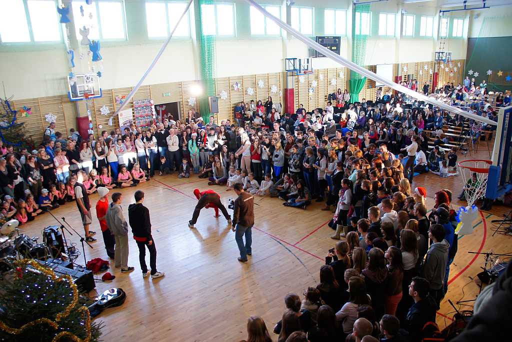 Koncert charytatywny w VI LO - cz1