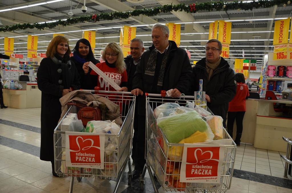 Szlachetni politycy pomagają potrzebującym