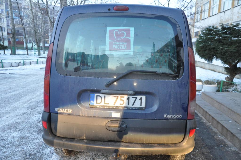 Szlachetni politycy pomagają potrzebującym