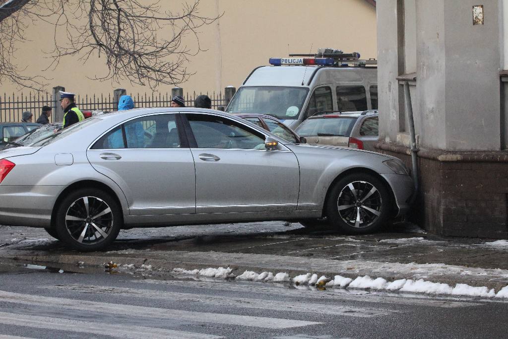 Kolizja na skrzyżowaniu ulic Hutników i Lotniczej