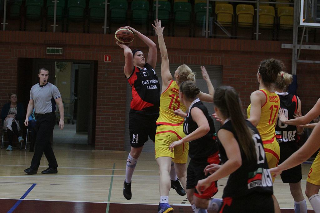 Koszykówka kobiet: UKS Ekonom - Ślęza 57:80 cz1