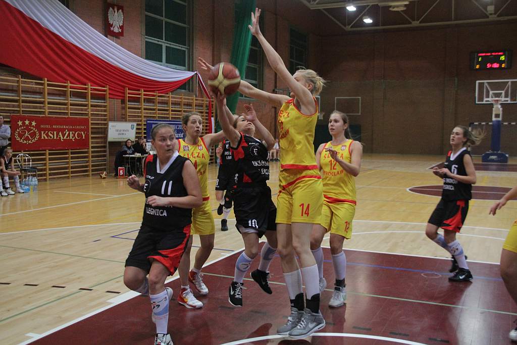 Koszykówka kobiet: UKS Ekonom - Ślęza 57:80 cz1