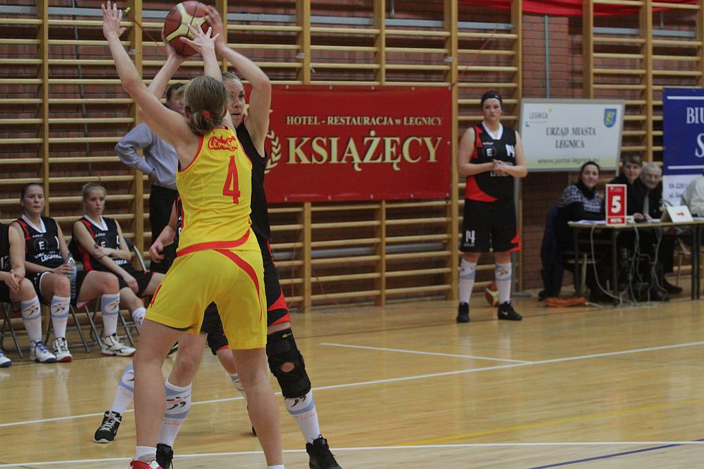 Koszykówka kobiet: UKS Ekonom - Ślęza 57:80 cz1