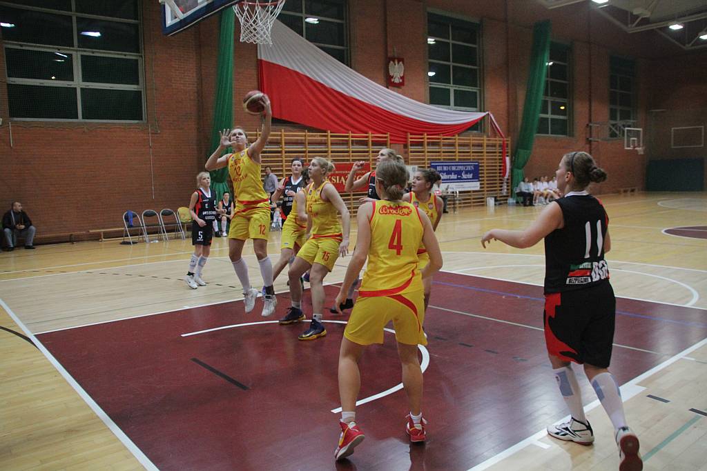 Koszykówka kobiet: UKS Ekonom - Ślęza 57:80 cz1