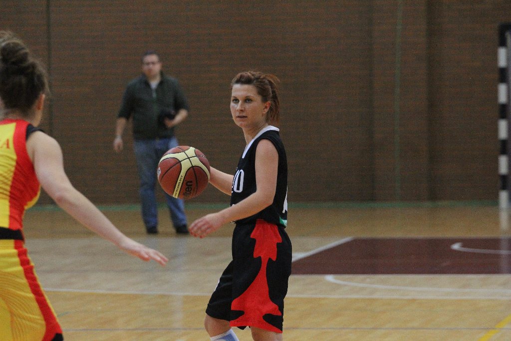 Koszykówka kobiet: UKS Ekonom - Ślęza 57:80 cz2