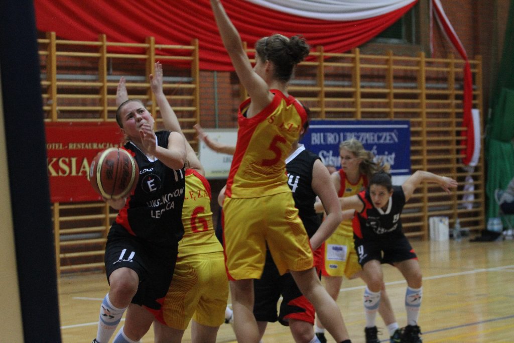 Koszykówka kobiet: UKS Ekonom - Ślęza 57:80 cz2