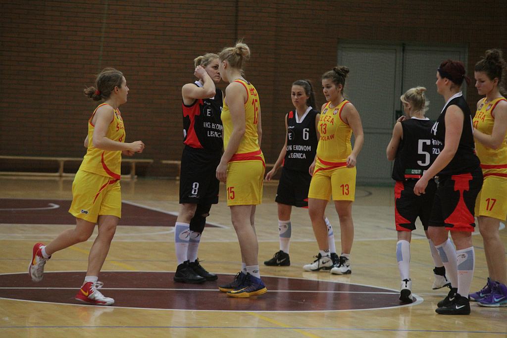 Koszykówka kobiet: UKS Ekonom - Ślęza 57:80 cz1