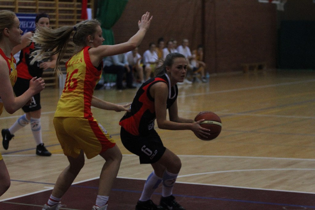 Koszykówka kobiet: UKS Ekonom - Ślęza 57:80 cz2